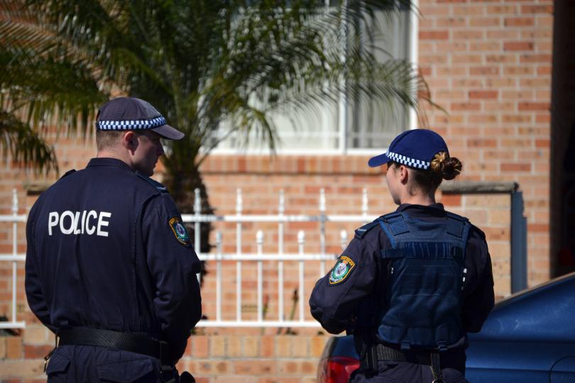 australia-police-arrested-two-people-for-founding-ISIS