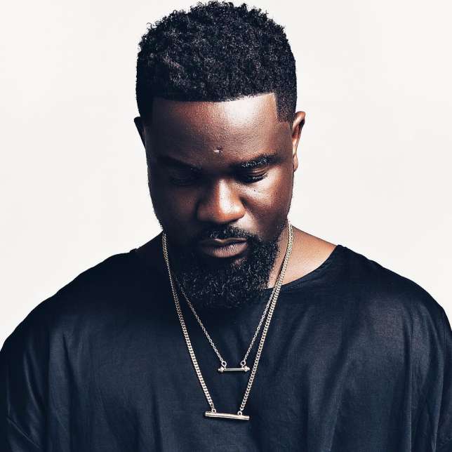 Sarkodie-Wins-Award-In-Nigeria